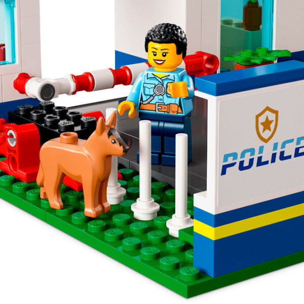 Конструктор LEGO Полицейский участок Синий Количество деталей 668 шт., 6+ photo 3