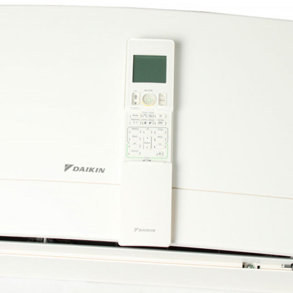 Aparat de aer condiționat Daikin FTXJ25AW/RXJ25A EMURA White 25 m² | 9000 BTU | White photo 5
