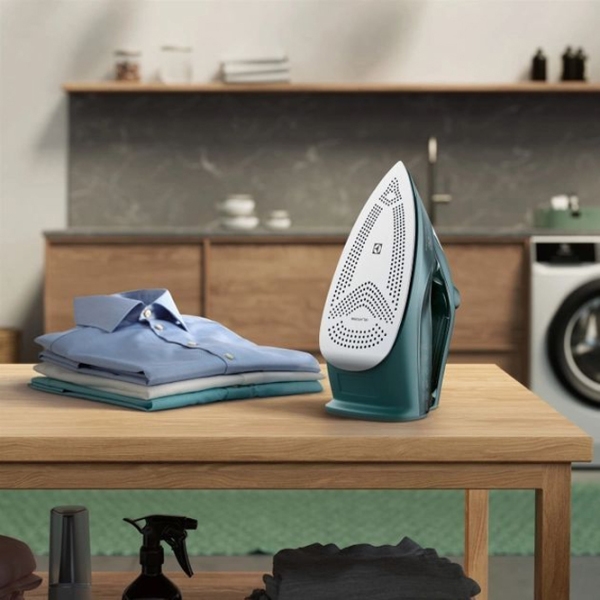 Fier de călcat Electrolux E6SI1-6PG Green 2600 W, 40 g/ min, 0.33 l, Ceramică photo 3