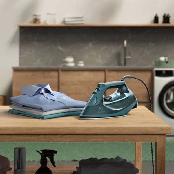 Fier de călcat Electrolux E6SI1-6PG Green 2600 W, 40 g/ min, 0.33 l, Ceramică photo 5