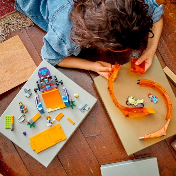 Constructor LEGO Smashing Chimpanzee Stunt Loop Multicolor Numărul de piese 226, 7+ photo 8