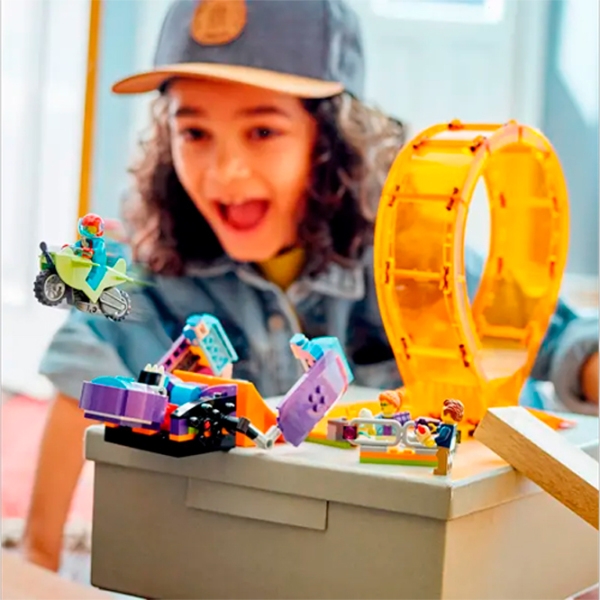 Constructor LEGO Smashing Chimpanzee Stunt Loop Multicolor Numărul de piese 226, 7+ photo 9
