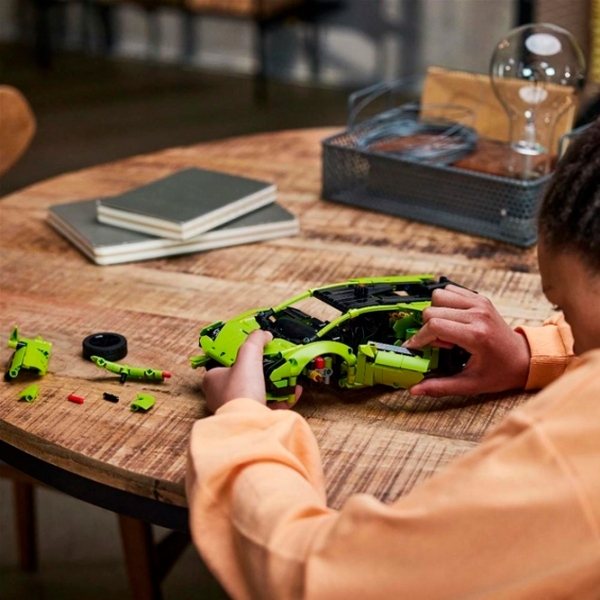 Конструктор LEGO Lamborghini Huracán Tecnica Зеленый Количество деталей 806, 9+ photo 10