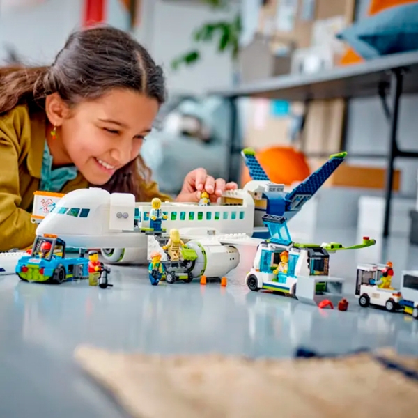 Constructor LEGO Passenger Airplane Multicolor Numărul de piese 913, 7+ photo 7