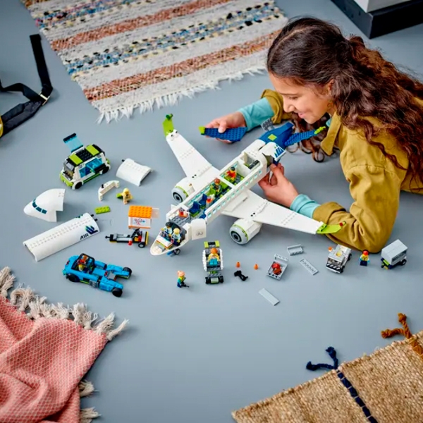 Constructor LEGO Passenger Airplane Multicolor Numărul de piese 913, 7+ photo 8