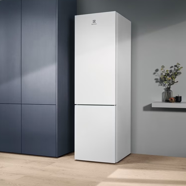 Frigider Electrolux LNT5ME36W1 White 266l/ No Frost, 101l/ No Frost, E photo 6