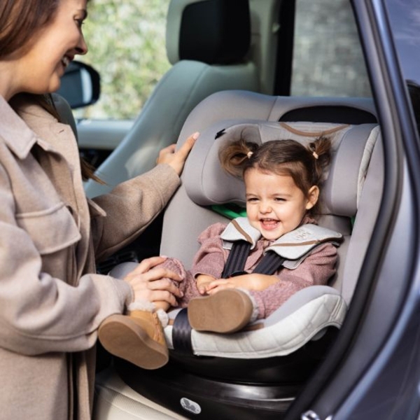 Детское автокресло Joie i-Spin XL (1053899-2) Черный 0 месяцев - 12 лет, 36 кг photo 4