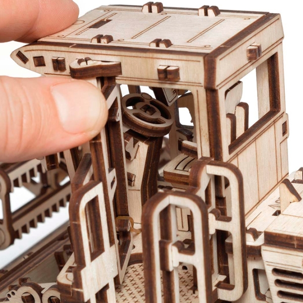 Puzzle 3D Ewa Toys Self-Propelled Mower CS-150C (4815123002932) Numărul de piese: 963, V&acirc;rsta recomandată: 14+ photo 13