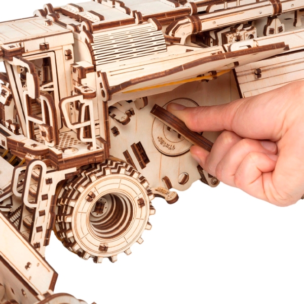 Пазл 3D Ewa Toys Harvesting Combine With Grain Header (4815123003380) Количество деталей: 864, Рекомендуемый возраст: 14+ photo 8