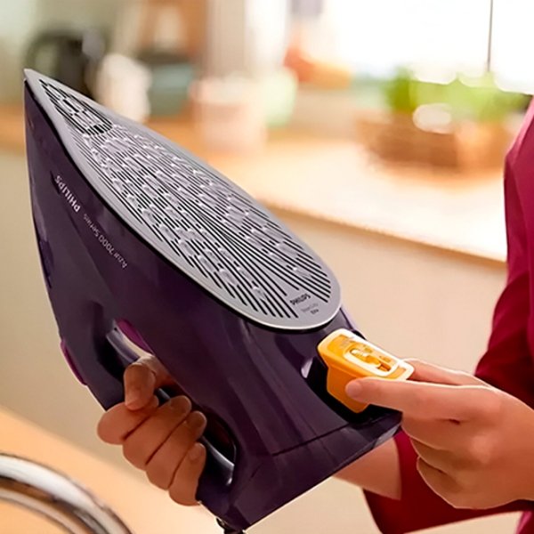 Fier de călcat Philips DST7061/30 Purple 3000 W, 55 g/min, 0.3 l, SteamGlide Elite photo 4