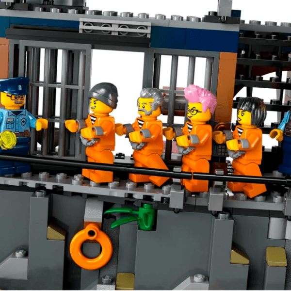 Constructor LEGO Police Prison Island Multicolor Numărul de piese 980, 7+ photo 6