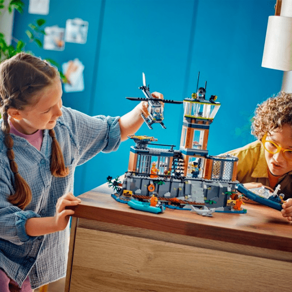 Constructor LEGO Police Prison Island Multicolor Numărul de piese 980, 7+ photo 8