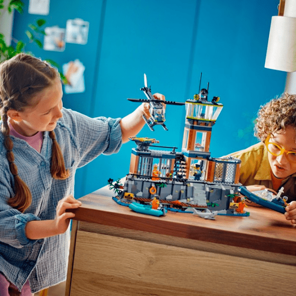 Constructor LEGO Police Prison Island Multicolor Numărul de piese 980, 7+ photo 9