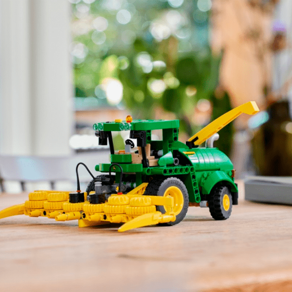 Constructor LEGO John Deere 9700 Forage Harvester Multicolor Numărul de piese 559, 9+ photo 6