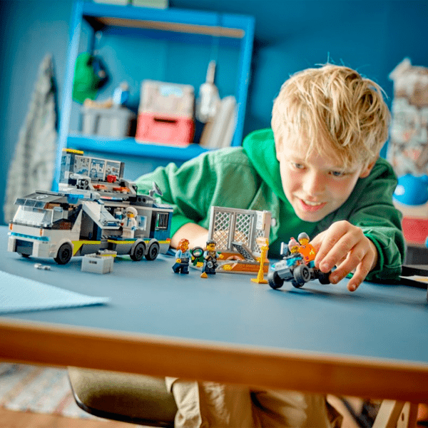 Конструктор LEGO Police Mobile Crime Lab Truck Разноцветный Количество деталей 674, 7+ photo 7