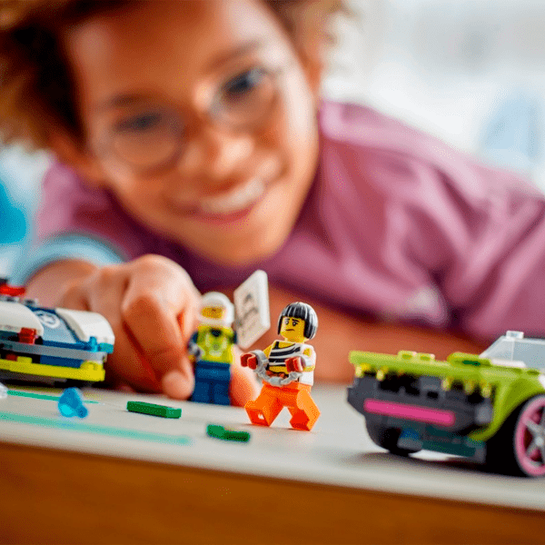 Конструктор LEGO Police Car and Muscle Car Chase Разноцветный Количество деталей 213, 6+ photo 6
