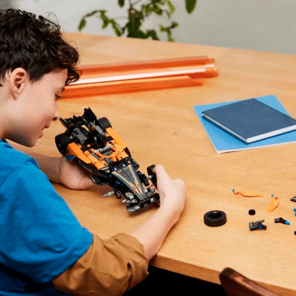Конструктор LEGO NEOM McLaren Formula E Race Car Разноцветный Количество деталей 452, 9+ photo 9