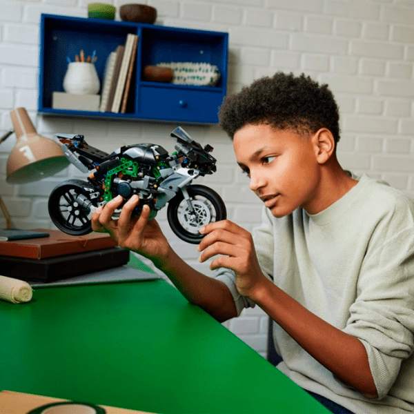 Конструктор LEGO Kawasaki Ninja H2R Разноцветный Количество деталей 643, 10+ photo 8