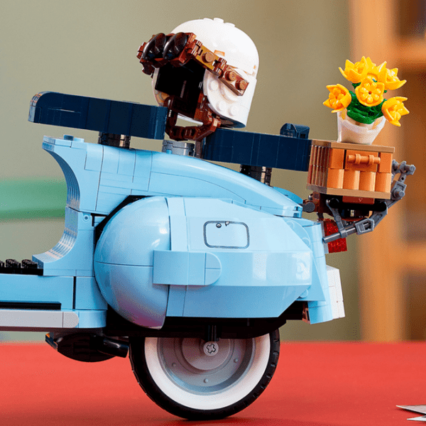 Конструктор LEGO Vespa Piaggio Разноцветный Количество деталей 1106, 18+ photo 10