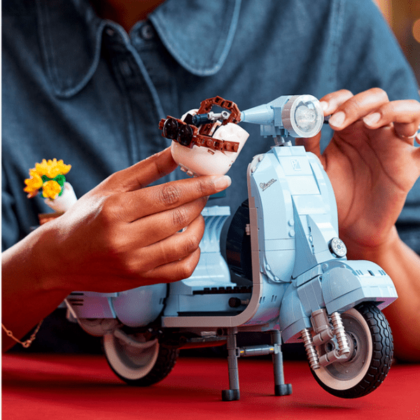 Конструктор LEGO Vespa Piaggio Разноцветный Количество деталей 1106, 18+ photo 13