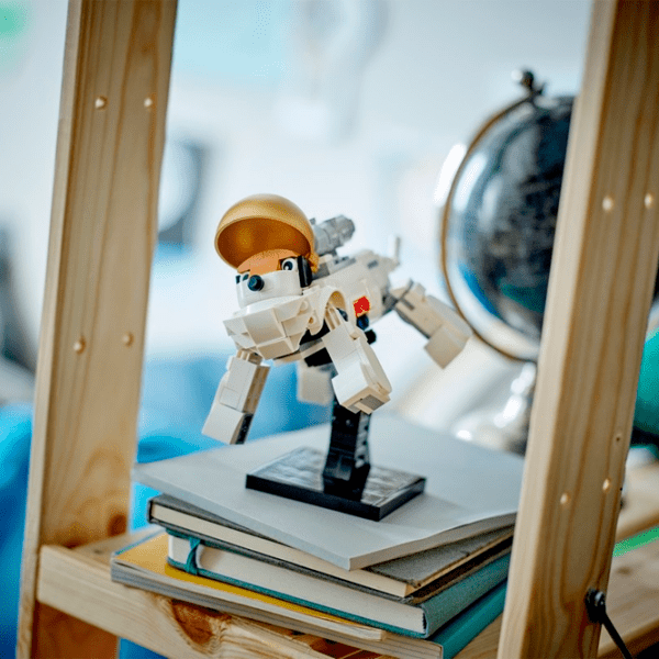 Constructor LEGO Space Astronaut Multicolor Numărul de piese 647, 9+ photo 11