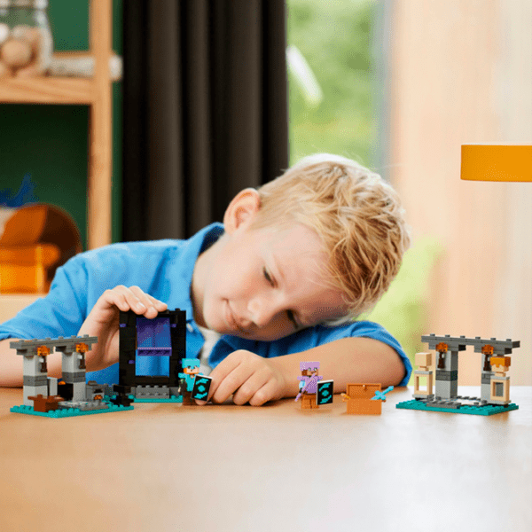 Constructor LEGO The Armory Multicolor Numărul de piese 203, 7+ photo 8