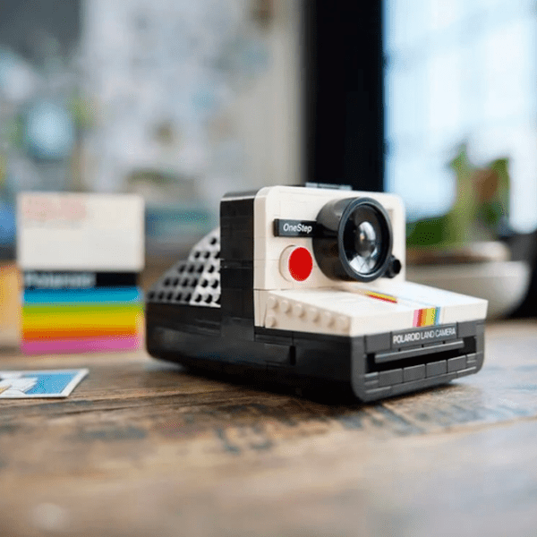 Constructor LEGO Polaroid OneStep SX-70 Camera Multicolor Numărul de piese 516, 18+ photo 11
