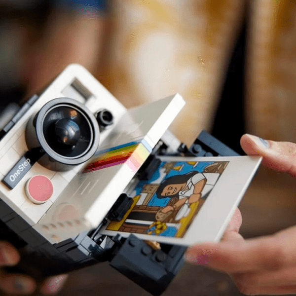 Constructor LEGO Polaroid OneStep SX-70 Camera Multicolor Numărul de piese 516, 18+ photo 12
