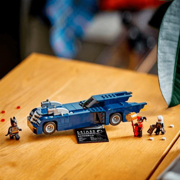 Constructor LEGO Batmobile vs Harley Quinn & Mr Freeze Multicolor Numărul de piese 435, 8+ photo 7