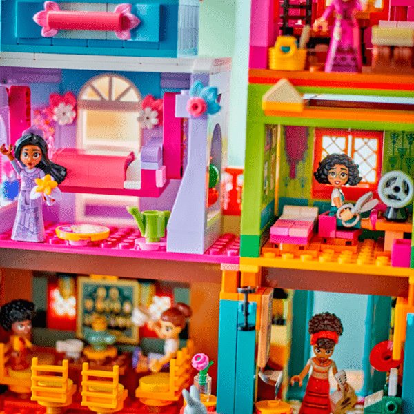 Конструктор LEGO The Magical Madrigal House Разноцветный Количество деталей 1560, 7+ photo 7