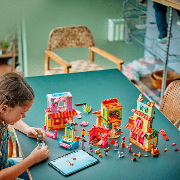 Конструктор LEGO The Magical Madrigal House Разноцветный Количество деталей 1560, 7+ photo 9