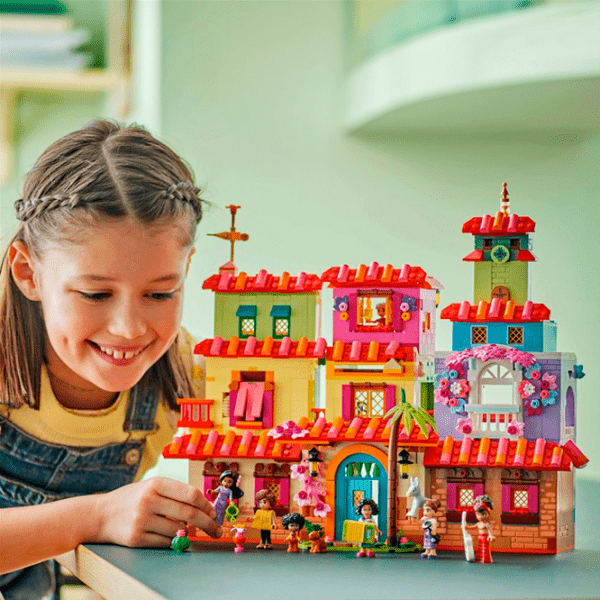 Конструктор LEGO The Magical Madrigal House Разноцветный Количество деталей 1560, 7+ photo 14