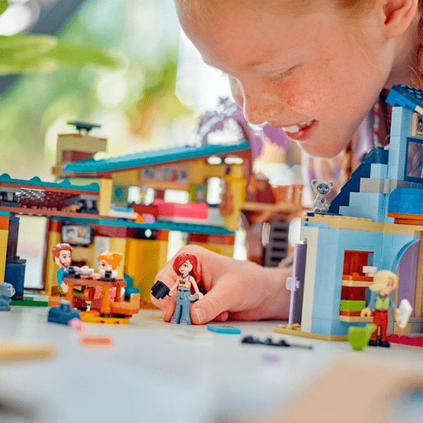 Constructor LEGO Olly and Paisley's Family Houses Multicolor Numărul de piese 1126, 7+ photo 11