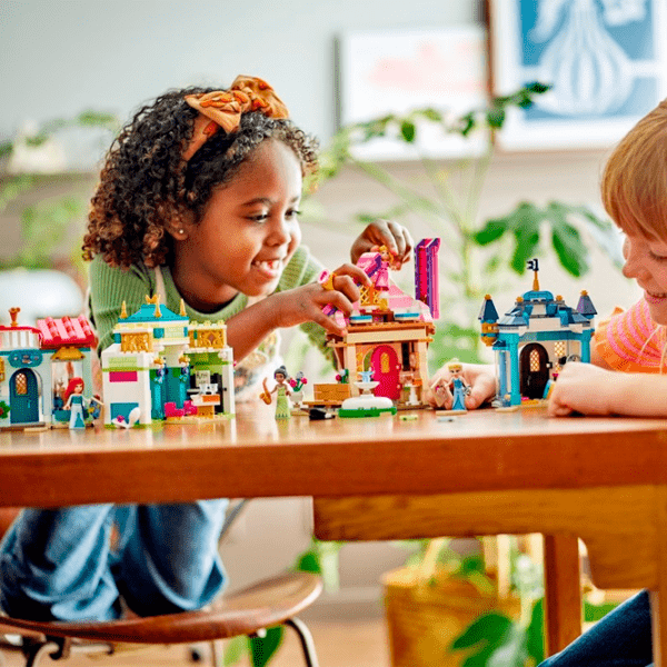 Constructor LEGO Princess Market Adventure Multicolor Numărul de piese 817, 6+ photo 14