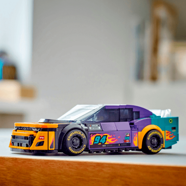 Constructor LEGO NASCAR Next Gen Chevrolet Camaro ZL1 Multicolor Numărul de piese 328, 9+ photo 6