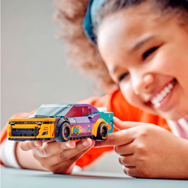 Constructor LEGO NASCAR Next Gen Chevrolet Camaro ZL1 Multicolor Numărul de piese 328, 9+ photo 11