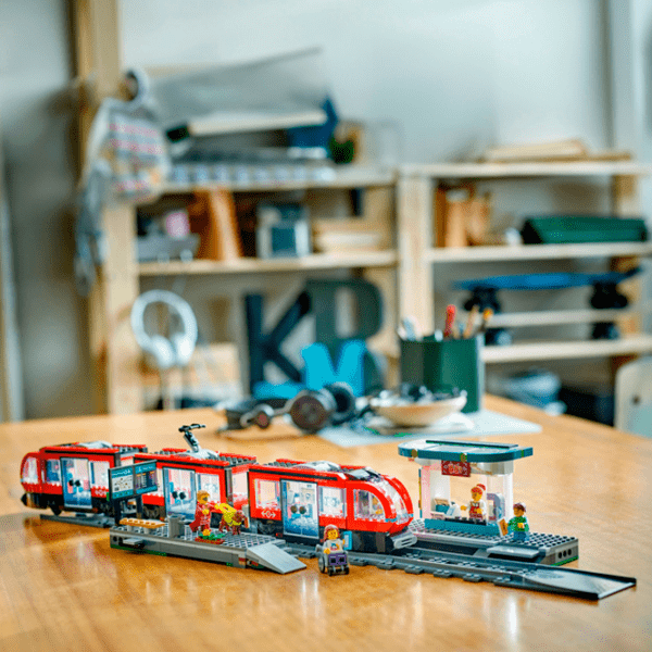 Constructor LEGO Downtown Streetcar And Station Multicolor Numărul de piese 811, 7+ photo 3