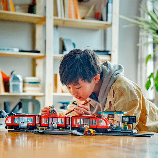 Constructor LEGO Downtown Streetcar And Station Multicolor Numărul de piese 811, 7+ photo 4