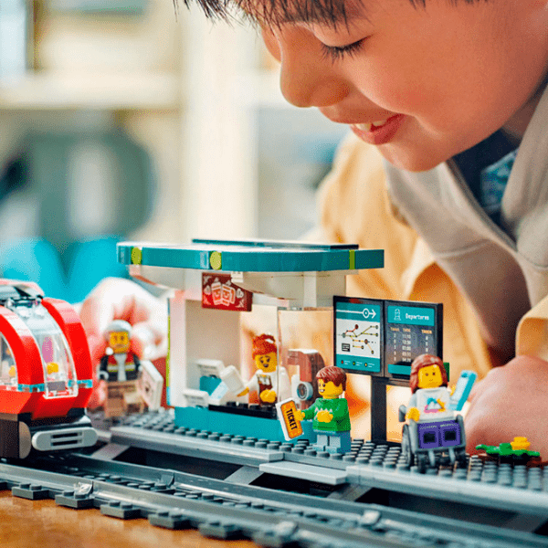 Constructor LEGO Downtown Streetcar And Station Multicolor Numărul de piese 811, 7+ photo 6