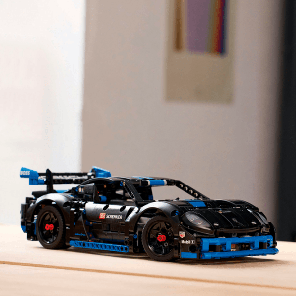 Конструктор с радиоуправлением LEGO Porsche GT4 e-Performance Черный Количество деталей 834, 10+ photo 5