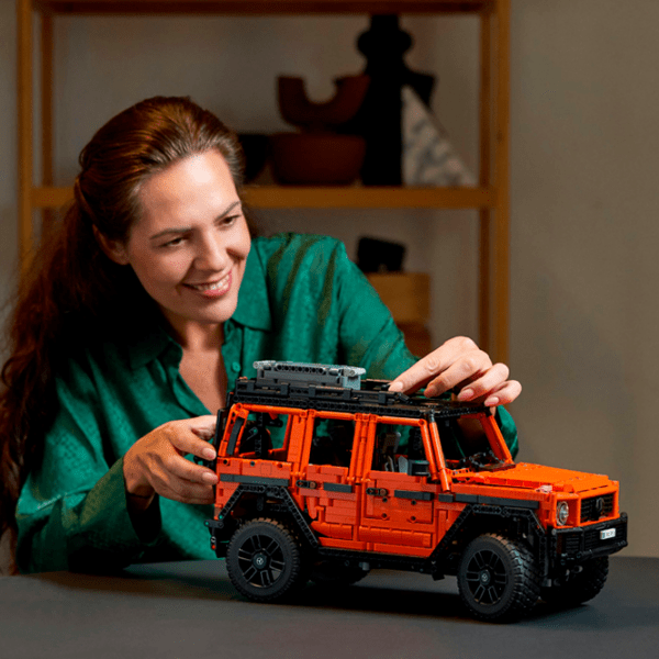 Конструктор LEGO Mercedes-Benz G 500 Оранжевый Количество деталей 2891, 18+ photo 10