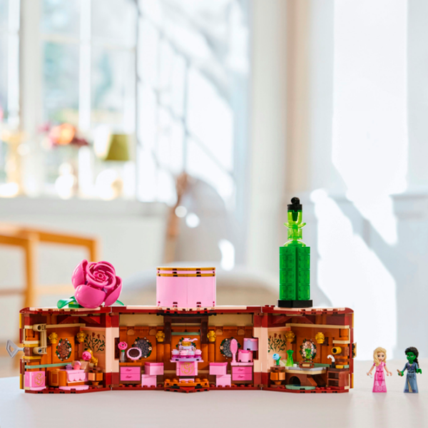 Constructor LEGO Glinda & Elphaba's Dormitory Green Numărul de piese 740, 8+ photo 8