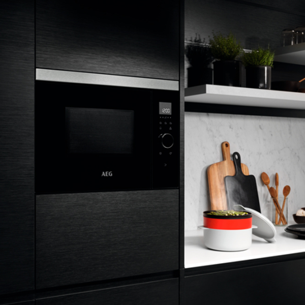 Cuptor cu microunde AEG MBE2658DEM Black , 26l, 900 W photo 3