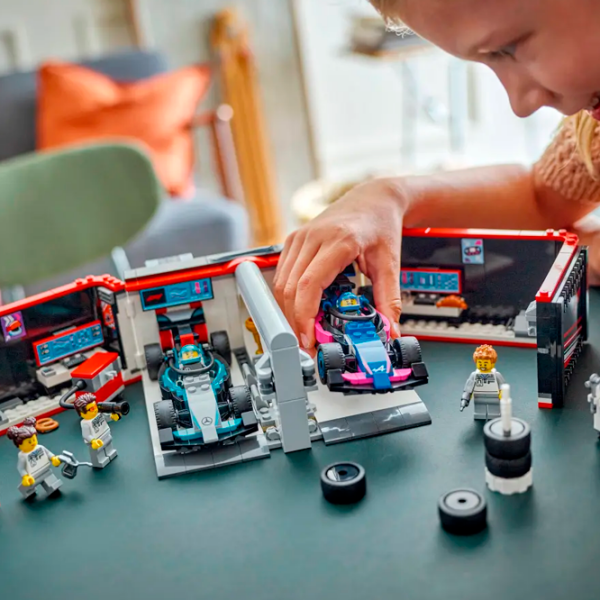 Constructor LEGO F1 Garage & Mercedes-Amg & Alpine Cars Multicolor Numărul de piese 678, 7+ photo 7