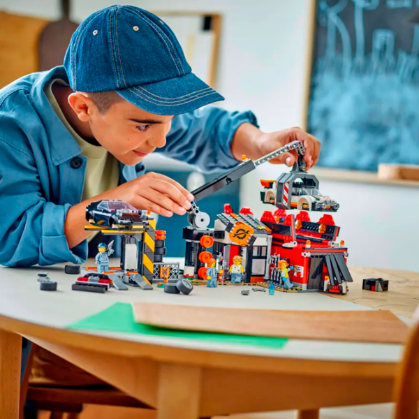 Constructor LEGO Scrapyard with Cars Multicolor Numărul de piese 871, 7+ photo 7