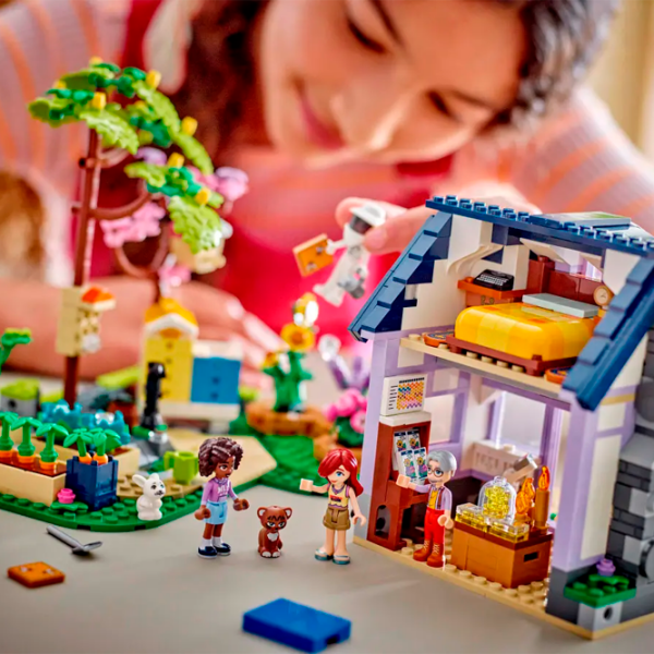 Constructor LEGO Beekeepers House and Flower Garden Multicolor Numărul de piese 1161, 12+ photo 7