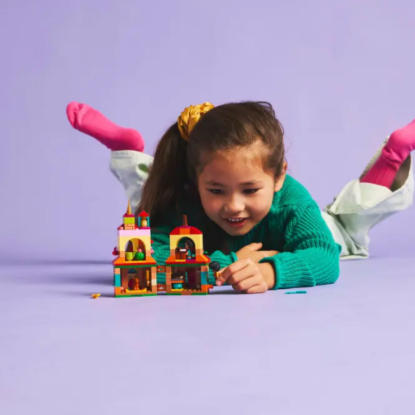 Constructor LEGO Encanto Mini House Multicolor Numărul de piese 186, 5+ photo 4