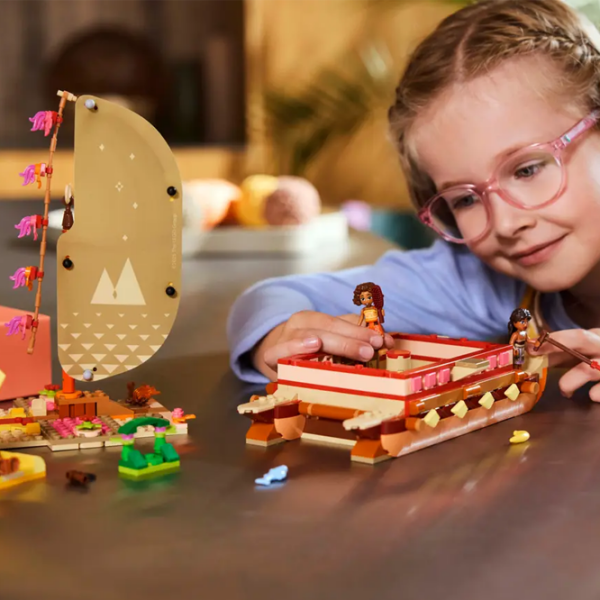 Constructor LEGO Moana's Adventure Canoe Multicolor Numărul de piese 520, 6+ photo 6