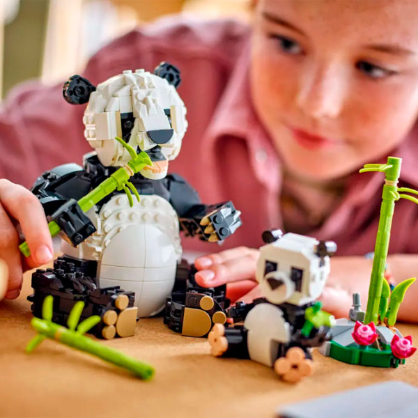 Constructor LEGO Panda Family Multicolor Numărul de piese 626, 8+ photo 6