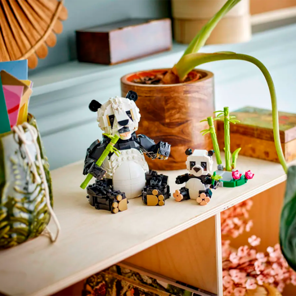 Constructor LEGO Panda Family Multicolor Numărul de piese 626, 8+ photo 7